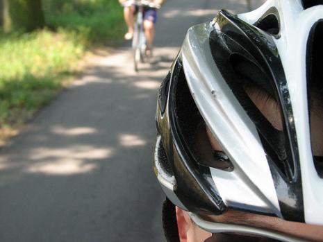 Helmet (via <a href="http://www.flickr.com/photos/sovett/3868031709/">sovett</a>)